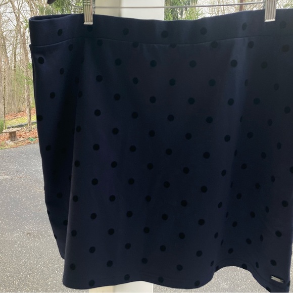 LAST CALL going out of business!
polka dot above knee straight skirt size 14 NWT - Picture 11 of 16